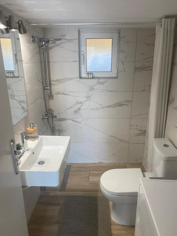 Thiseio Big Apartment Athena Bagian luar foto
